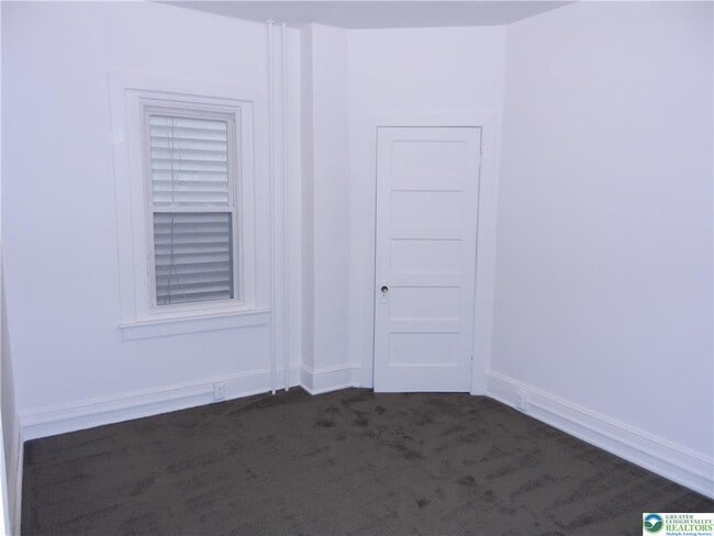 Building Photo - 1428 Center St