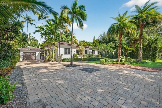 Building Photo - 465 NE 52nd St