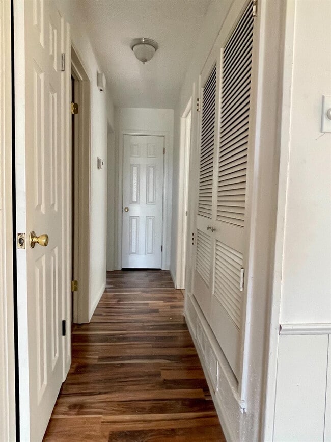 Building Photo - 610 N Elkhart Ave