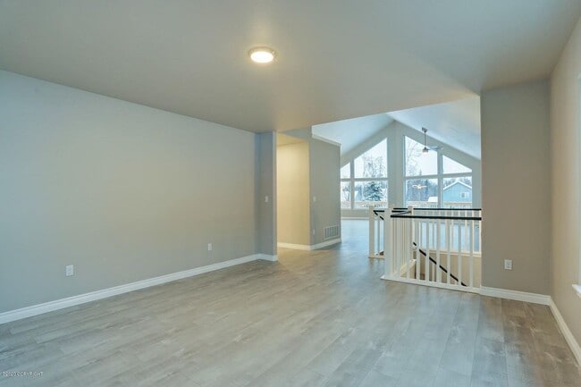 Building Photo - Live in luxury and style in this new, modern 4 bedroom home with upgraded everything, mountain vi...