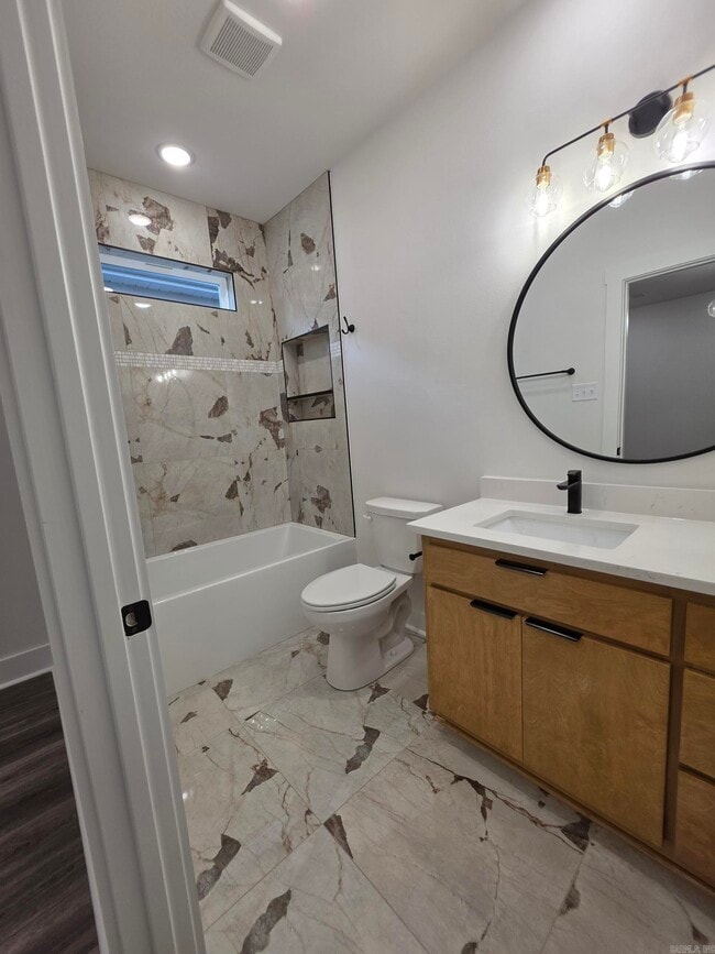 Building Photo - 1814 E 4th St