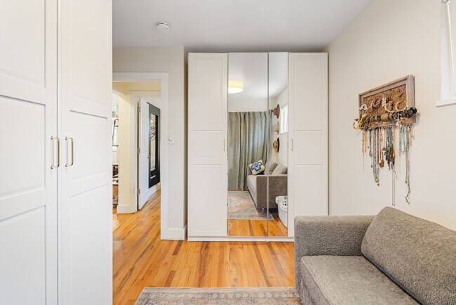 Building Photo - 3815 S Knox Ct