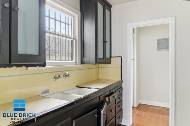 Building Photo - 1114 Figueroa Terrace