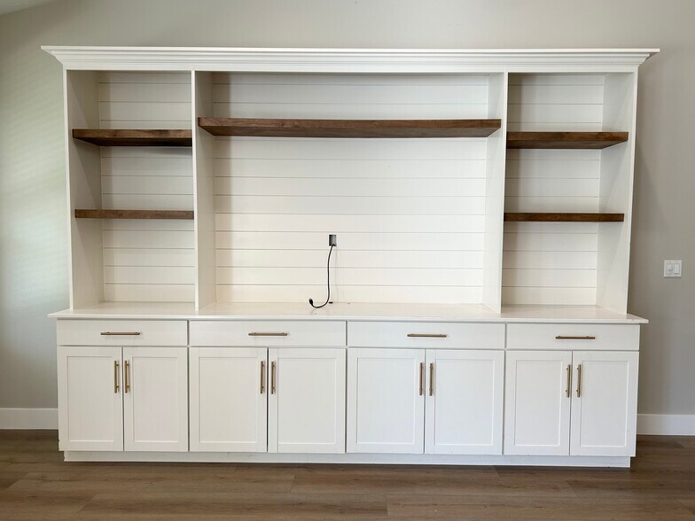 Building Photo - 5535 N Lolo Pass Ave