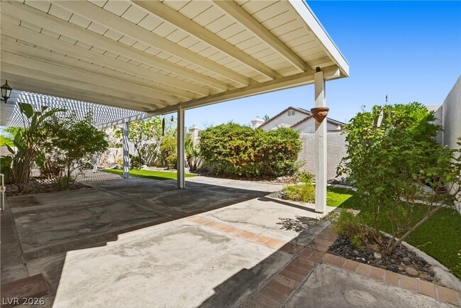 Building Photo - 2870 Deerwood Ct