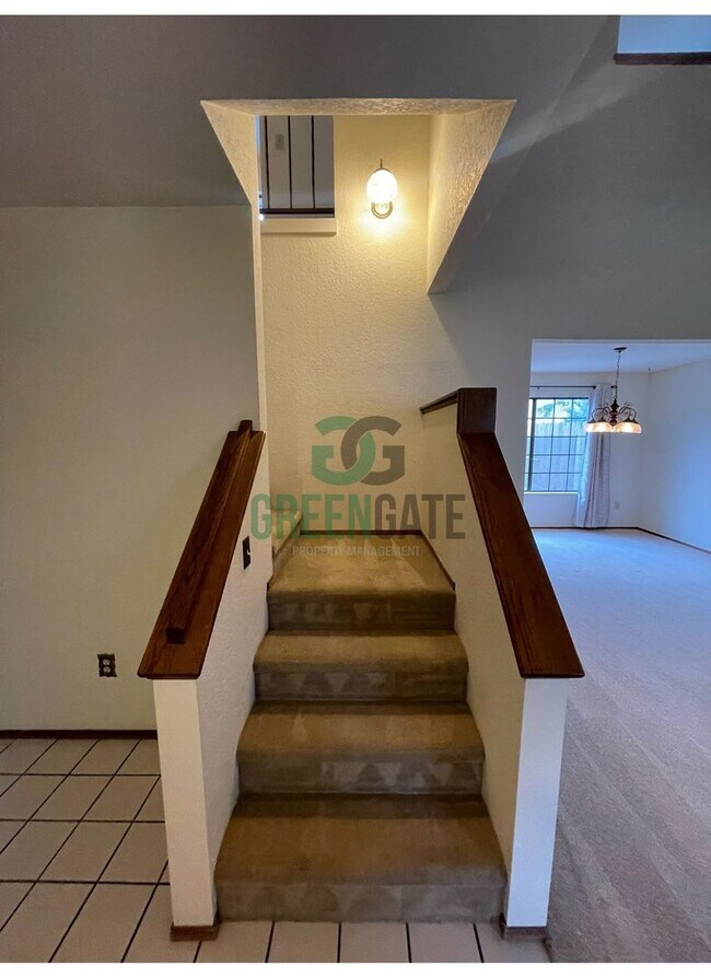 Building Photo - Beautiful 3 bedroom 2.5 Bath home READY NOW in MODESTO!! With POOL!!