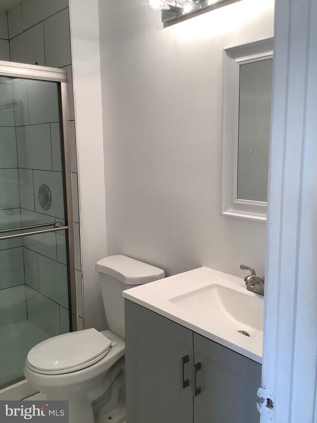 Building Photo - 12 Normandy Square Ct