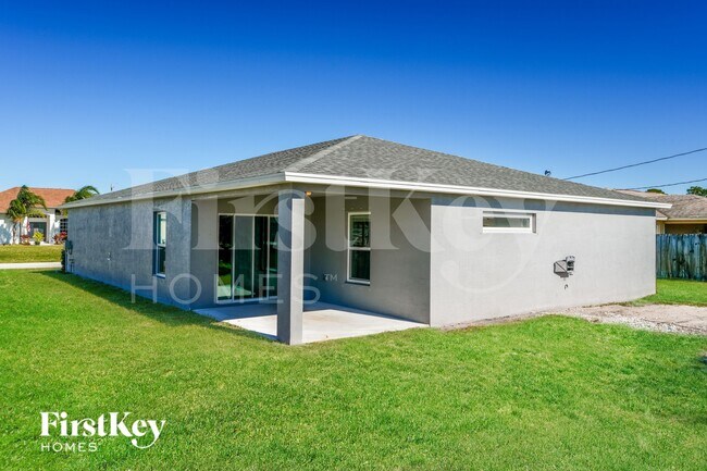 Building Photo - 1082 SW Bianca Ave