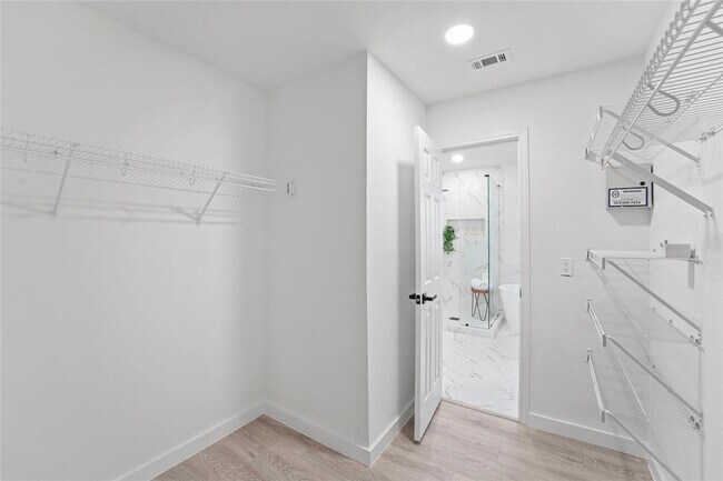 Building Photo - 2537 Vernell Way