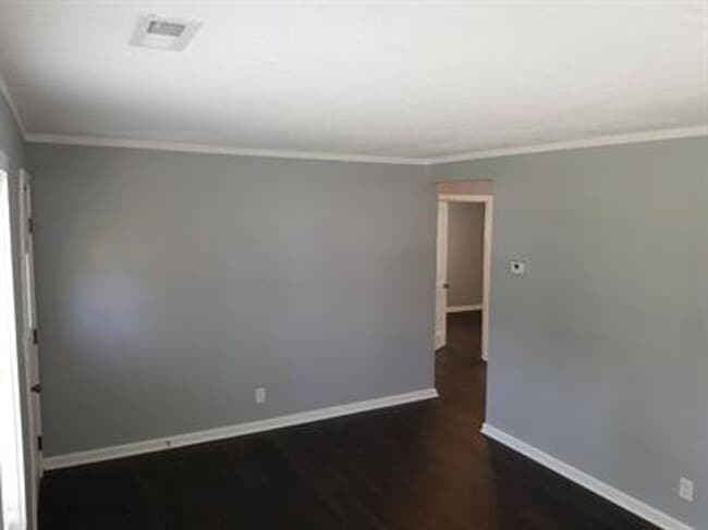Building Photo - 1609 Clara Ave