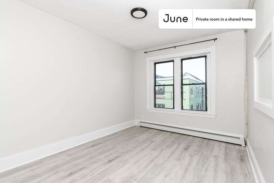 Building Photo - Room in Shared 4 bed/1 bath home