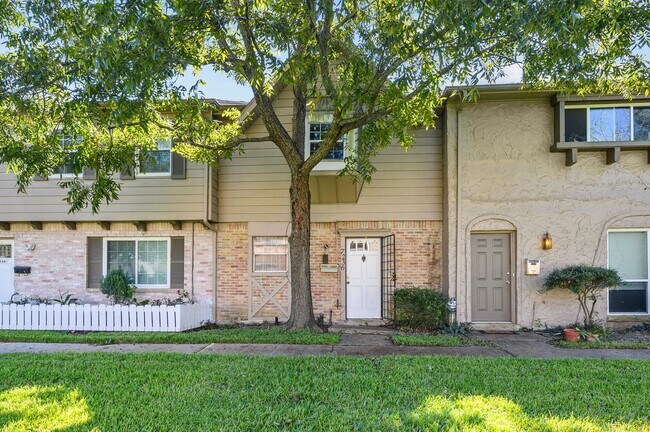 Building Photo - 7236 Crownwest St