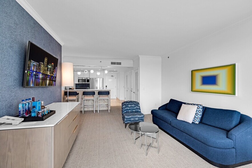 Building Photo - 4343 Collins Ave