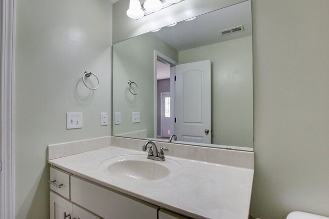 Building Photo - Sweet Splitlevel with Awesome Basement Area