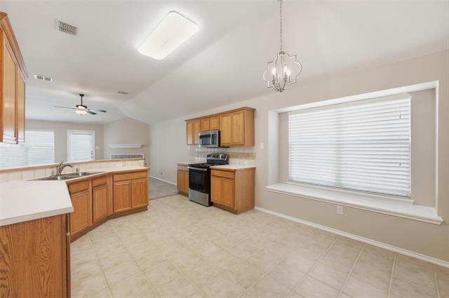 Building Photo - 3045 Meadowbrook Dr