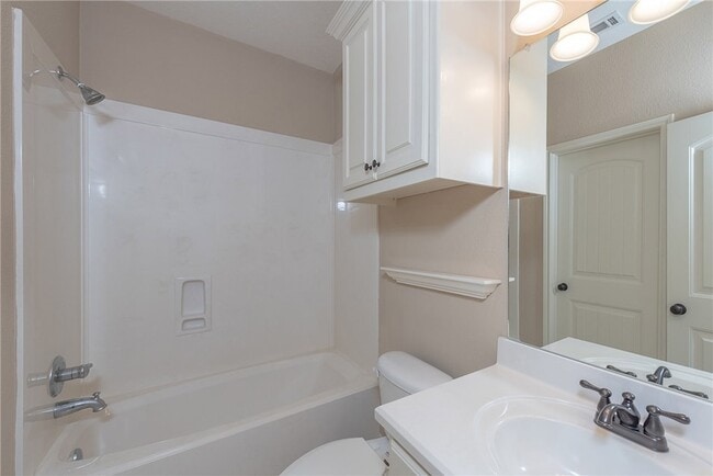 Building Photo - 2403 Norham Dr