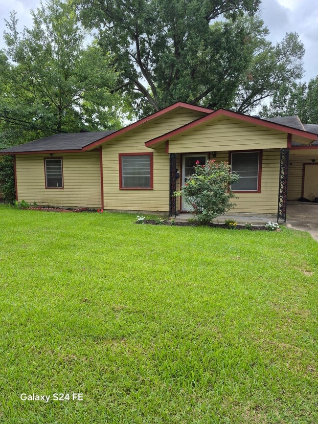 Building Photo - 3009 Meadow Ave