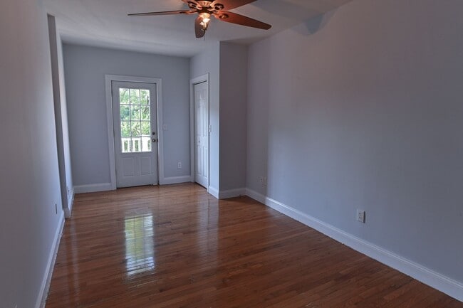 Building Photo - Spacious 3 Bedroom on Harris