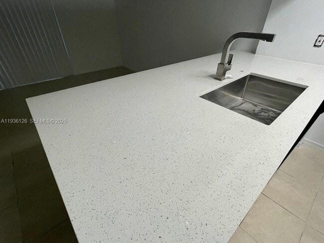 Building Photo - 430 S Park Rd