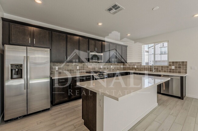 Building Photo - 2434 W Rowel Rd