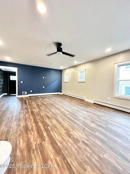 Building Photo - 44 Shoemaker St