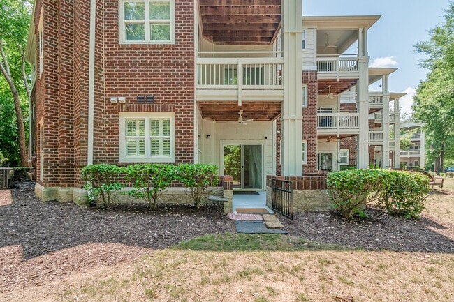 Building Photo - Waterfront Living at Its Finest - Beautifully Remodeled 3BR/2BA, 1st Floor, End Unit Condo on Lak...