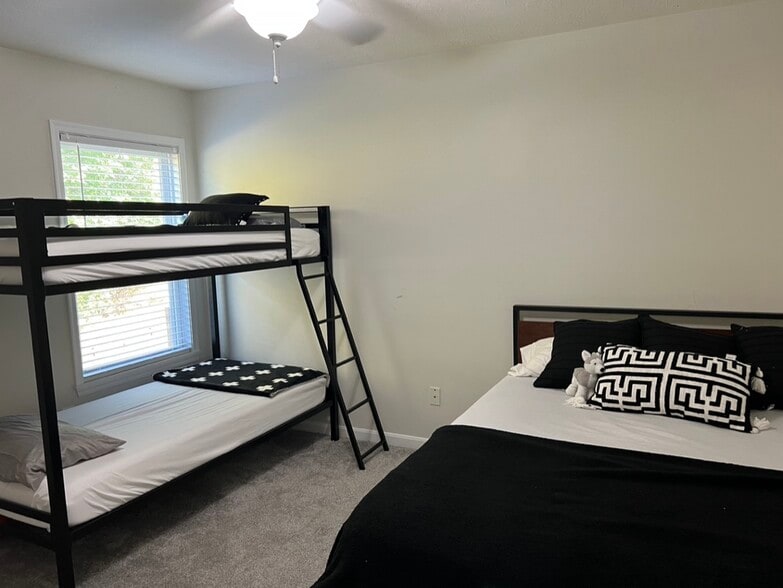 Bedroom 4 - 218 Grant Park Dr