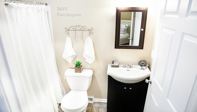 Building Photo - Spacious 6-Bedrooms, 2.5 - Bath Home by Ball State Campus! + 2 Car Garage