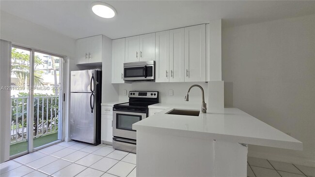 Building Photo - 2575 SW 27th Ave
