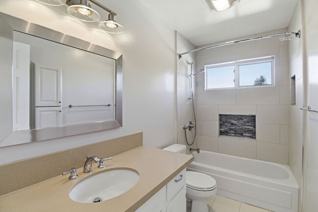Building Photo - Remodeled 3-Bedroom 2.5-Bathroom Barron Park Home