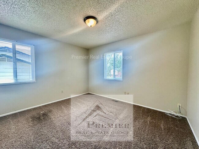 Building Photo - 6873 Metropolitan St