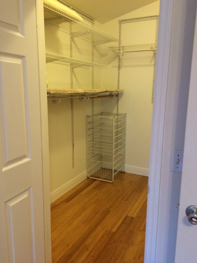 Building Photo - 5771 Bur Oaks Ln