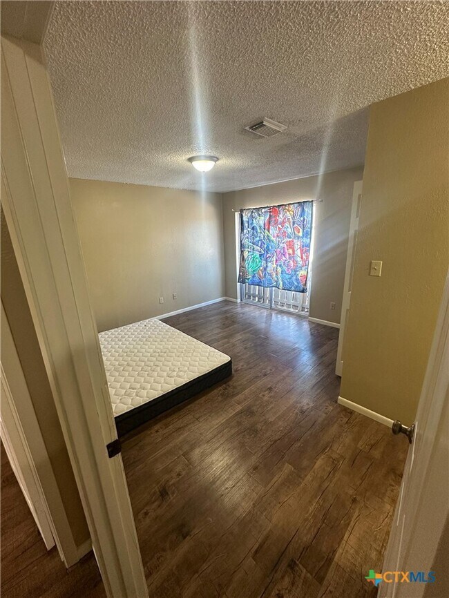 Building Photo - 207 Palmwood Dr