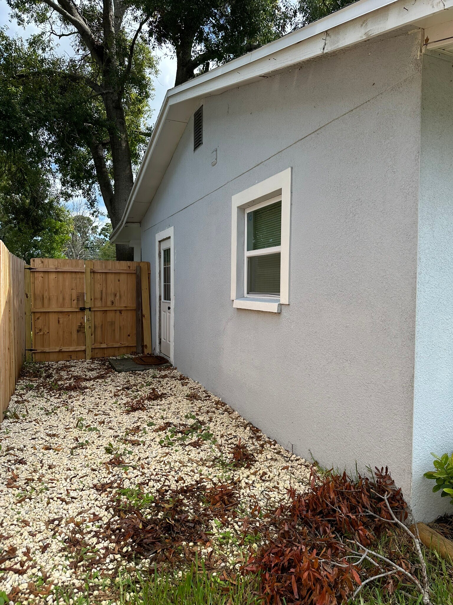 Building Photo - 5932 McKee Lake Dr N