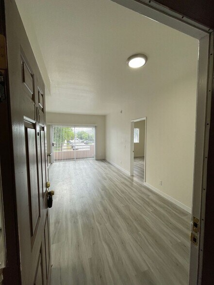 Building Photo - 11459 Collins St