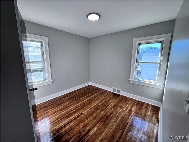 Building Photo - 146 Ramsdell Ave