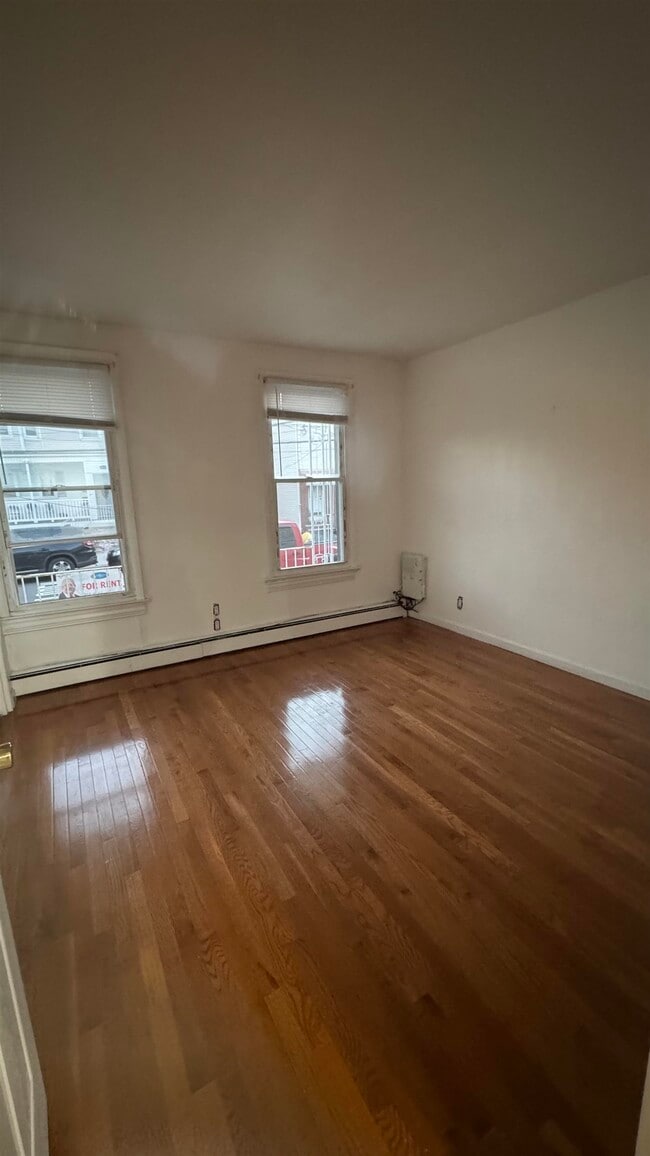 Building Photo - 89 W 21st St