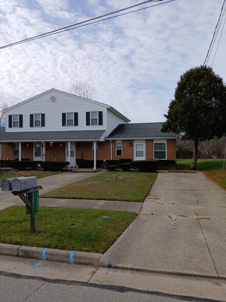 Primary Photo - 1323 Spring Village Dr