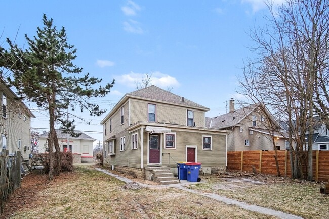 Building Photo - 440 Diamond Ave NE