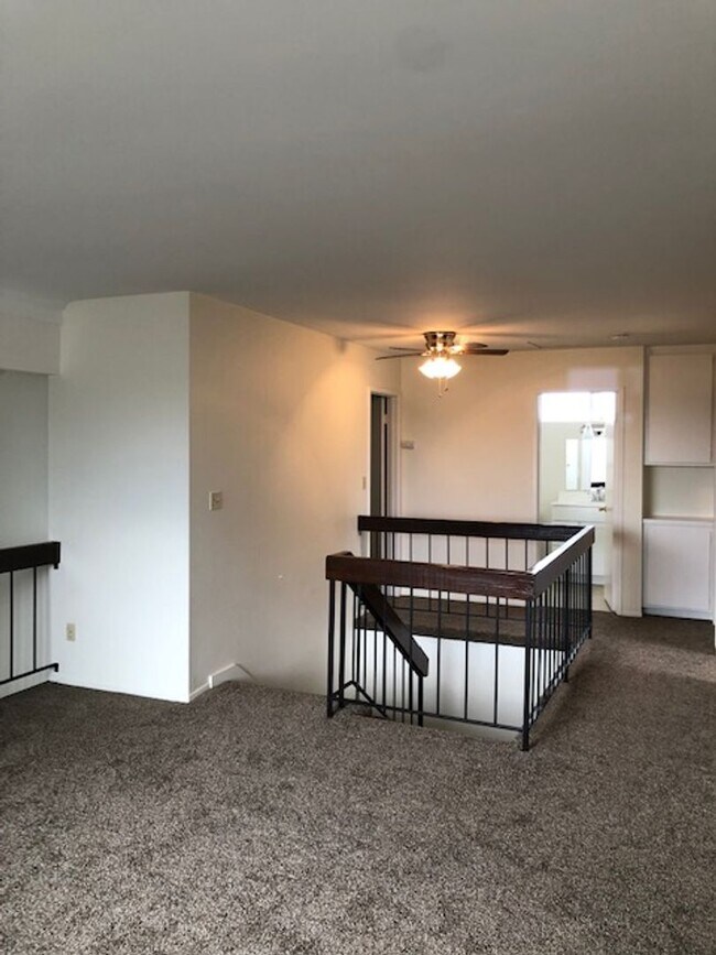 Building Photo - 4 Bed/2.5 Bath  Two Story Home in San Diego