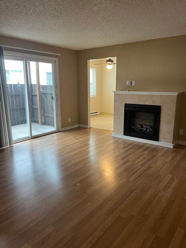 Building Photo - 2 Bed • 1 Bath Downstairs Unit