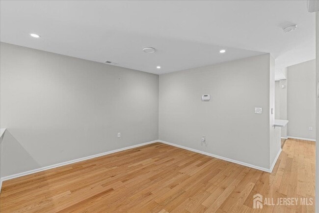 Building Photo - 302 Wellington Park Dr