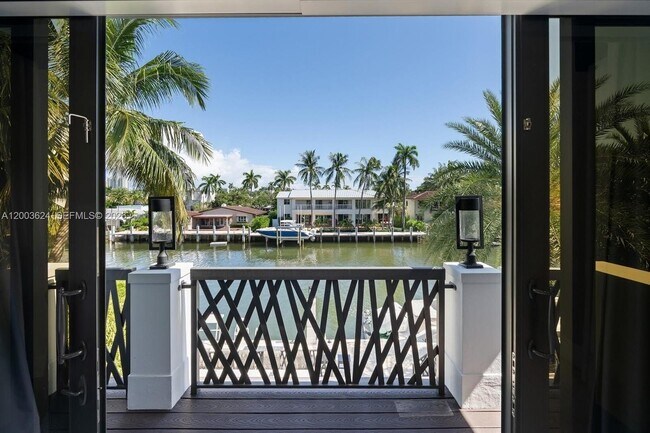 Building Photo - 720 Isle of Palms Dr