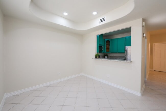 Building Photo - 1000 Ranchway Dr