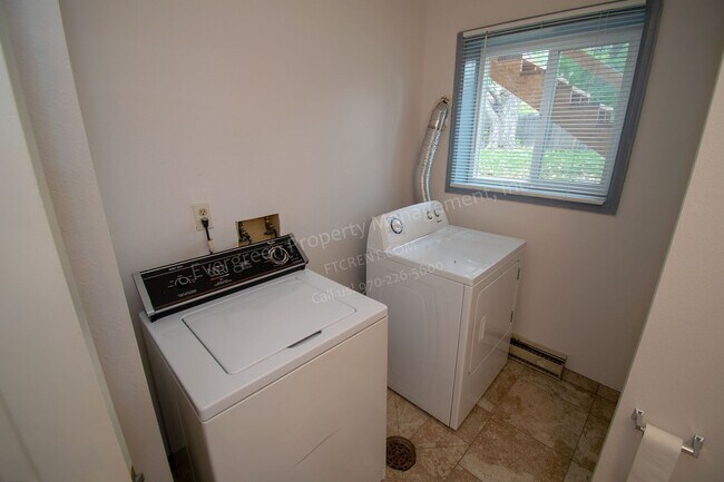 Building Photo - 3-Bedroom home in West Fort Collins!