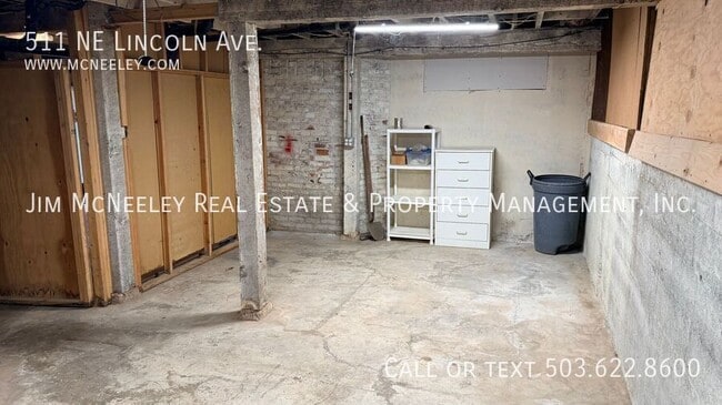 Building Photo - 511 NE Lincoln St