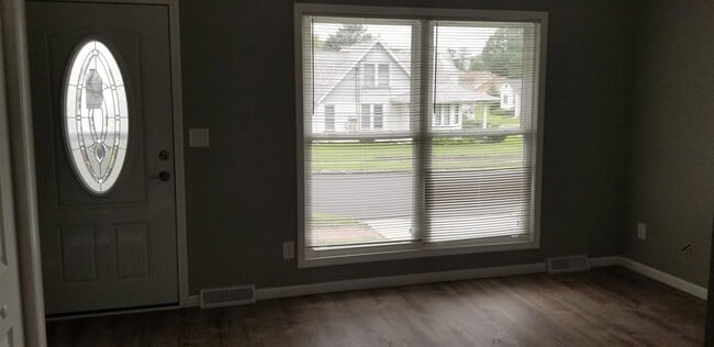 Building Photo - 546 Marquette St