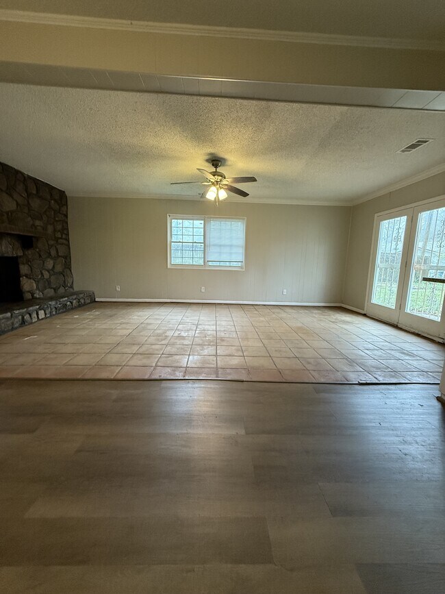 Building Photo - 537 Grant St