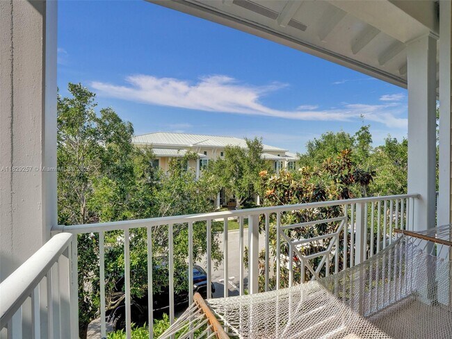 Building Photo - 1144 S Community Dr