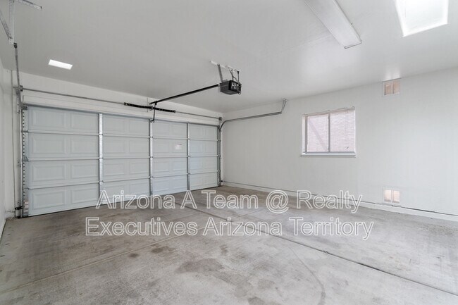 Building Photo - 3730 N Bay Horse Loop